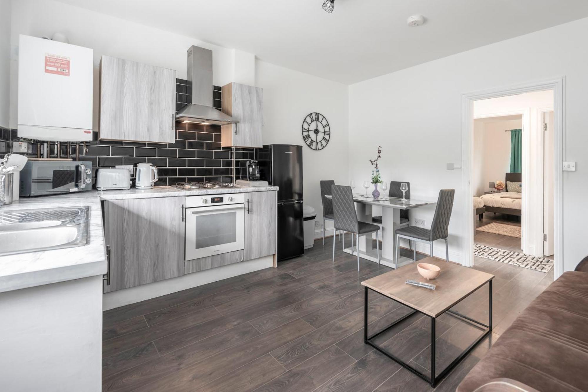 Modern Family Home W/Wi-Fi, Netflix, Self Check-In لندن المظهر الخارجي الصورة