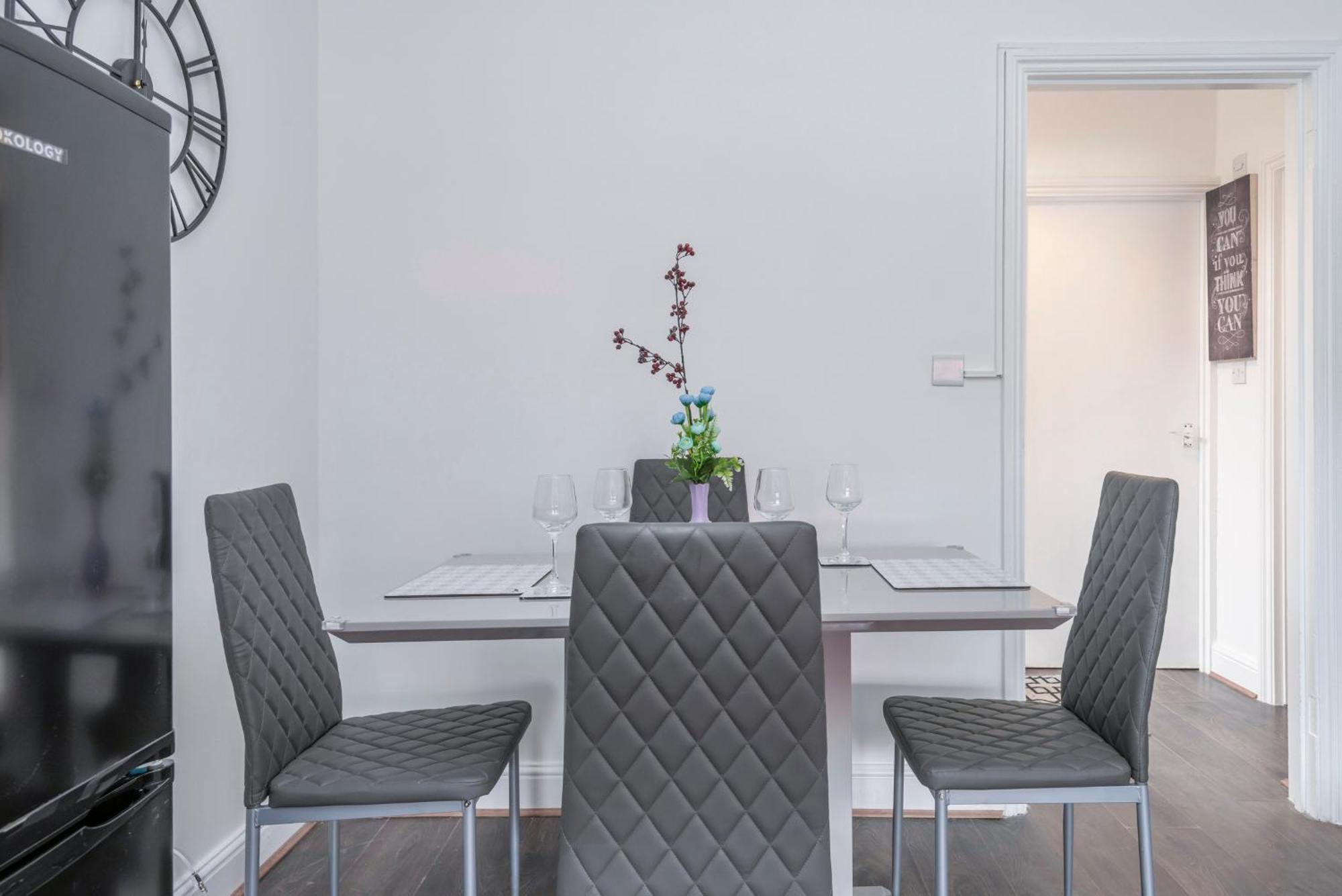 Modern Family Home W/Wi-Fi, Netflix, Self Check-In لندن المظهر الخارجي الصورة