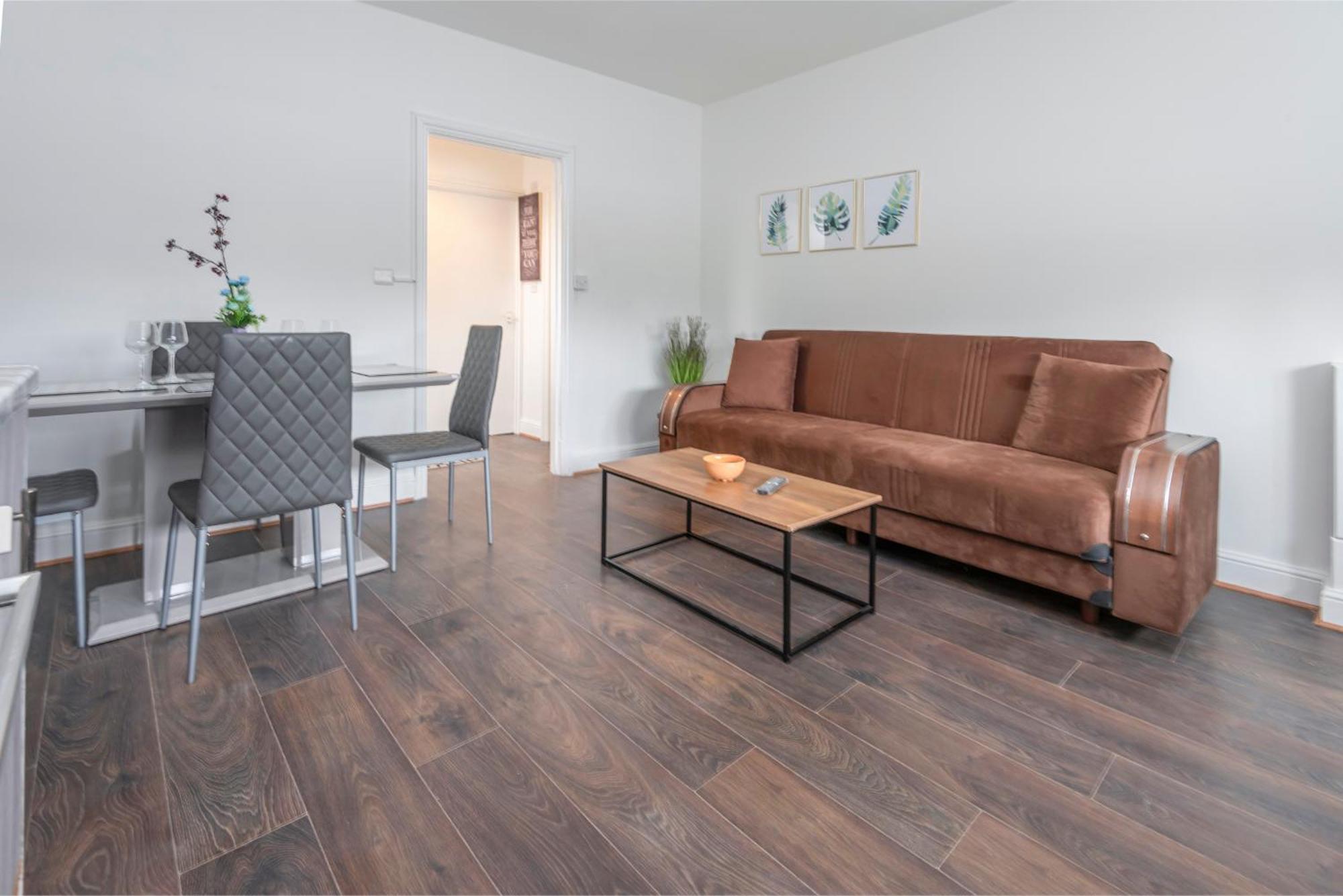 Modern Family Home W/Wi-Fi, Netflix, Self Check-In لندن المظهر الخارجي الصورة