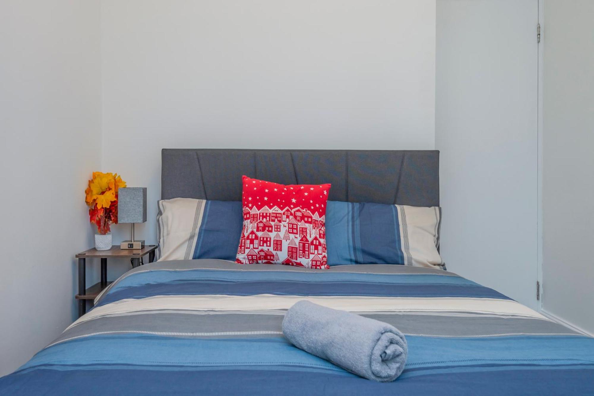 Modern Family Home W/Wi-Fi, Netflix, Self Check-In لندن المظهر الخارجي الصورة